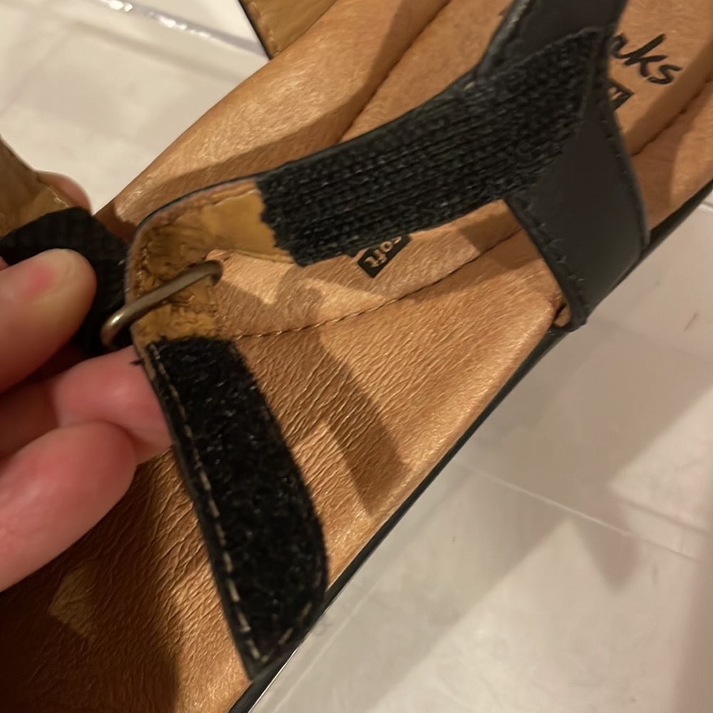 Clarks Cushion Soft Sandals - Picture 4 of 7